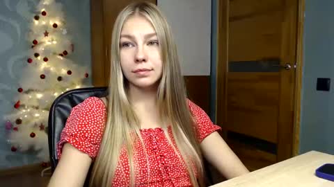 Snapshot of fofhcf chatting on 01-09-25, 10:20 Molli  Ready for any play with you. Hottest show in pvt  Help a student earn big tokens  online show from 01-09-25, 10:20