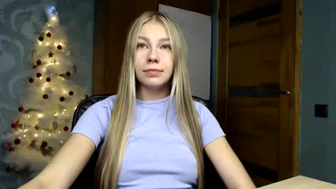 Snapshot of fofhcf chatting on 01-17-25, 12:31 Molli  Ready for any play with you. Hottest show in pvt  Help a student earn big tokens  online show from 01-17-25, 12:31