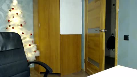 Snapshot of fofhcf chatting on 01-21-25, 10:41 Molli  Ready for any play with you. Hottest show in pvt  Help a student earn big tokens  online show from 01-21-25, 10:41