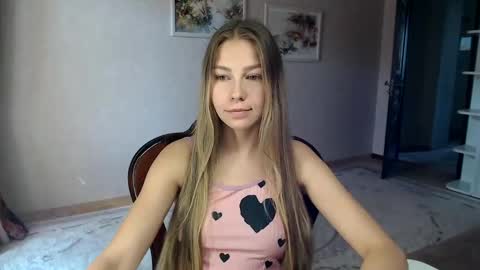 Snapshot of fofhcf chatting on 10-07-25, 10:01 Molli  Ready for any play with you. Hottest show in pvt  Help a student earn big tokens  online show from 10-07-25, 10:01