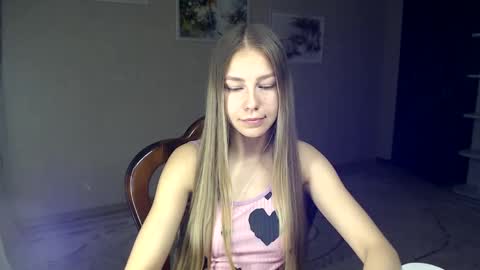 Snapshot of fofhcf chatting on 10-08-25, 09:34 Molli  Ready for any play with you. Hottest show in pvt  Help a student earn big tokens  online show from 10-08-25, 09:34