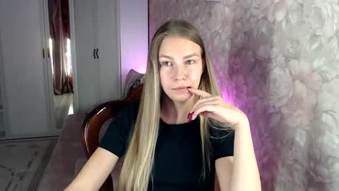 Snapshot of fofhcf chatting on 10-16-25, 02:18 Molli  Ready for any play with you. Hottest show in pvt  Help a student earn big tokens  online show from 10-16-25, 02:18