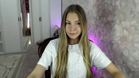 Snapshot of fofhcf chatting on 10-18-25, 03:35 Molli  Ready for any play with you. Hottest show in pvt  Help a student earn big tokens  online show from 10-18-25, 03:35