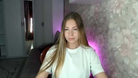Snapshot of fofhcf chatting on 10-23-25, 01:54 Molli  Ready for any play with you. Hottest show in pvt  Help a student earn big tokens  online show from 10-23-25, 01:54