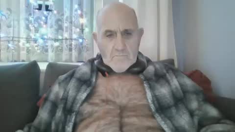 Snapshot of follador1001 chatting on 12-24-24, 11:33 follador1001 online show from 12-24-24, 11:33