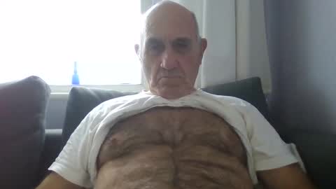 Snapshot of follador1001 chatting on 10-23-25, 09:19 follador1001 online show from 10-23-25, 09:19