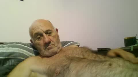 Snapshot of follador1001 chatting on 06-19-26, 08:45 follador1001 online show from 06-19-26, 08:45