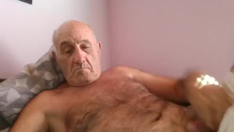Snapshot of follador1001 chatting on 06-22-26, 01:41 follador1001 online show from 06-22-26, 01:41