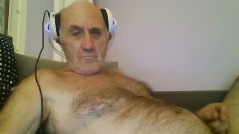 Snapshot of follador1001 chatting on 07-18-26, 08:56 follador1001 online show from 07-18-26, 08:56