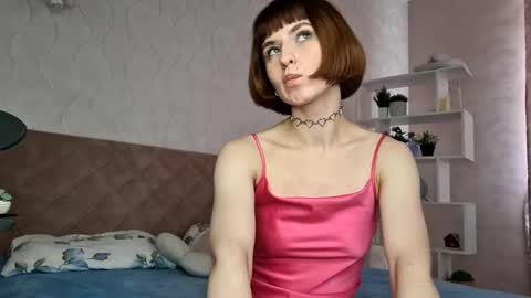 Snapshot of forbidden_fruity chatting on 09-17-25, 09:33 Laura online show from 09-17-25, 09:33