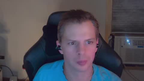 Snapshot of forever_broken chatting on 10-27-25, 05:11 forever_broken online show from 10-27-25, 05:11