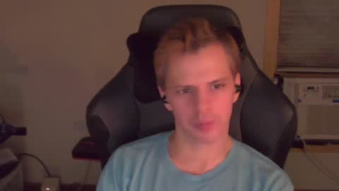 Snapshot of forever_broken chatting on 10-31-25, 05:52 forever_broken online show from 10-31-25, 05:52