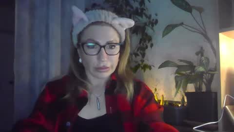 fox_red_lady7 online show from 03-01-25, 03:49