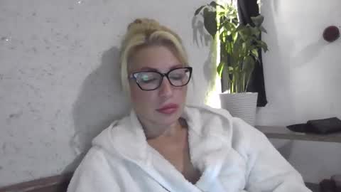 fox_red_lady7 online show from 10-08-25, 07:44