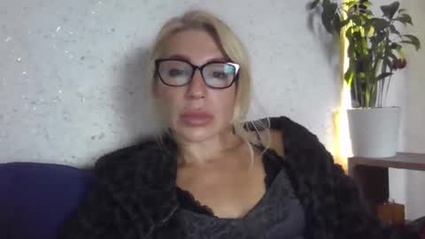 fox_red_lady7 online show from 10-09-25, 10:13