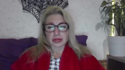 fox_red_lady7 online show from 11-04-25, 09:36