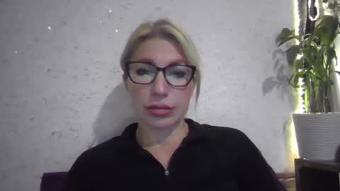 fox_red_lady7 online show from 11-10-25, 01:32