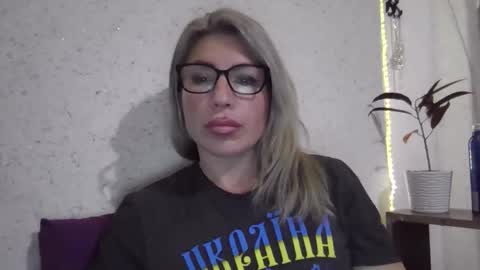 Snapshot of fox_red_lady7 chatting on 01-09-26, 04:43 fox_red_lady7 online show from 01-09-26, 04:43