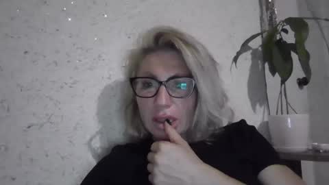 fox_red_lady7 online show from 05-08-26, 07:30