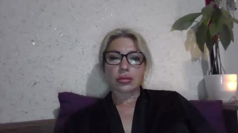 fox_red_lady7 online show from 05-10-26, 09:20