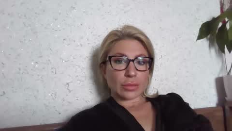 fox_red_lady7 online show from 05-16-26, 06:21