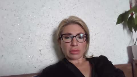 fox_red_lady7 online show from 05-16-26, 06:32