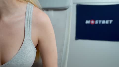 CUSTOM PHOTOS AND VIDEOS -  online show from 01-08-25, 06:20