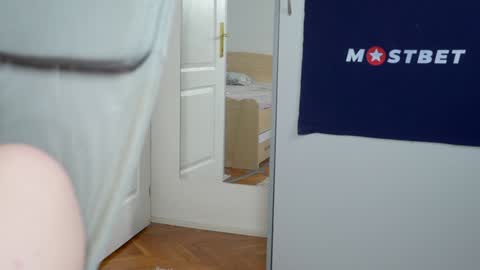 CUSTOM PHOTOS AND VIDEOS -  online show from 01-28-25, 11:06