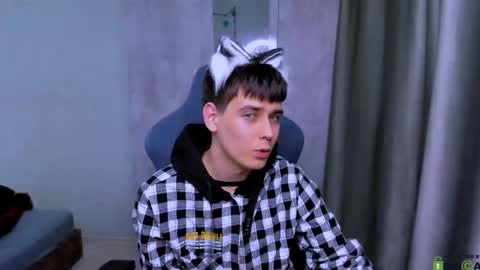 Snapshot of foxicfu chatting on 02-14-25, 04:31 Foxicfu online show from 02-14-25, 04:31