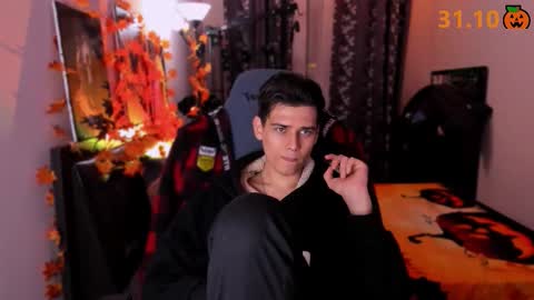 Snapshot of foxicfu chatting on 10-24-25, 01:18 Foxicfu online show from 10-24-25, 01:18