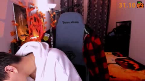 Snapshot of foxicfu chatting on 10-27-25, 05:39 Foxicfu online show from 10-27-25, 05:39