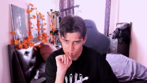 Snapshot of foxicfu chatting on 11-13-25, 08:57 Foxicfu online show from 11-13-25, 08:57