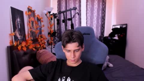 Snapshot of foxicfu chatting on 11-16-25, 09:15 Foxicfu online show from 11-16-25, 09:15