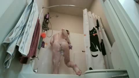 Snapshot of foxxxy_enby chatting on 06-20-26, 06:49 Rainbow online show from 06-20-26, 06:49