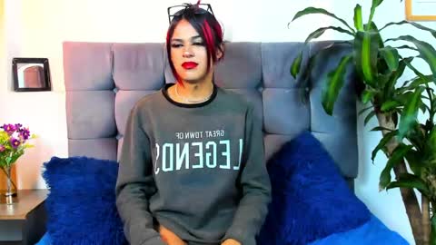 Snapshot of foxxy_angel chatting on 05-20-26, 07:20 Santi online show from 05-20-26, 07:20