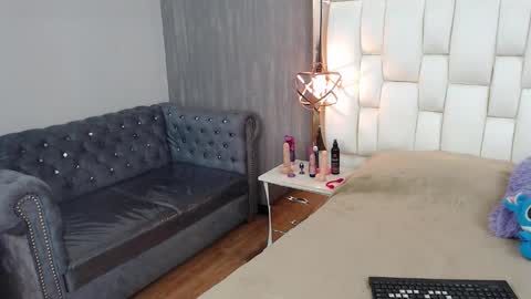 Snapshot of foxxy_dolce chatting on 10-01-25, 02:45 Foxxy online show from 10-01-25, 02:45