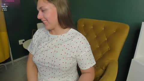 Snapshot of foxy__vibe chatting on 04-06-26, 04:46 April online show from 04-06-26, 04:46