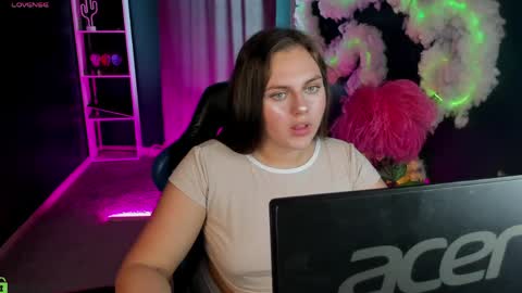 Snapshot of foxy__vibe chatting on 04-15-26, 11:06 April online show from 04-15-26, 11:06