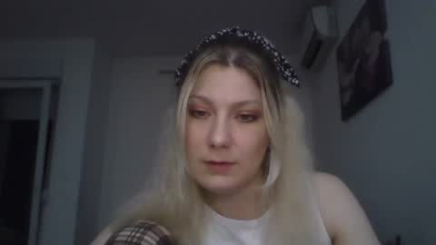 foxy_bright online show from 03-24-26, 07:19