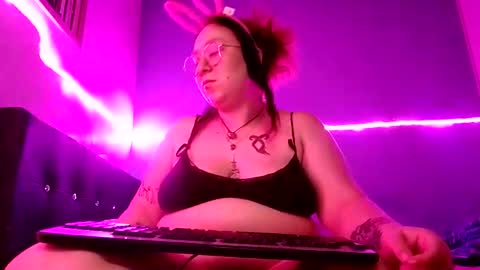 Snapshot of foxy_gloom chatting on 02-19-25, 09:14 Foxy online show from 02-19-25, 09:14