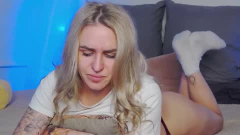 Foxy Kimmi online show from 04-11-26, 06:51