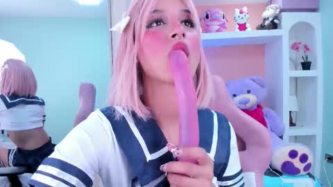 Snapshot of foxy_loren chatting on 10-29-25, 06:42 Loren online show from 10-29-25, 06:42