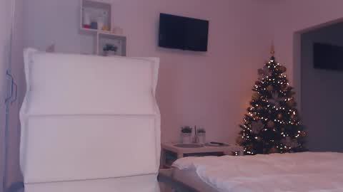 Adela - Single mom. 40 y online show from 12-16-25, 07:35