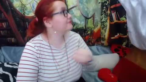 Snapshot of foxydesiree chatting on 05-22-26, 10:48 foxydesiree online show from 05-22-26, 10:48