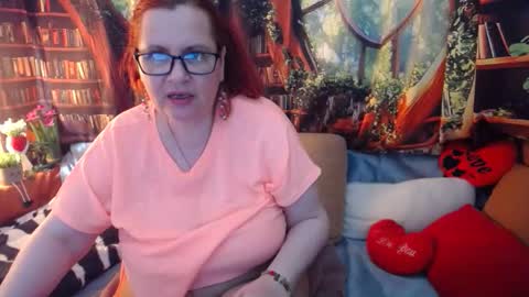 Snapshot of foxydesiree chatting on 05-26-26, 02:13 foxydesiree online show from 05-26-26, 02:13