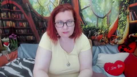 Snapshot of foxydesiree chatting on 05-31-26, 08:32 foxydesiree online show from 05-31-26, 08:32