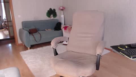 Milena online show from 11-25-25, 09:53