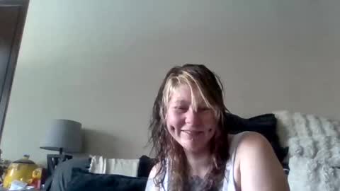 Snapshot of foxyfang chatting on 12-04-25, 06:16 foxyfang online show from 12-04-25, 06:16