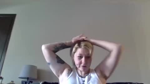 Snapshot of foxyfang chatting on 12-21-25, 05:09 foxyfang online show from 12-21-25, 05:09