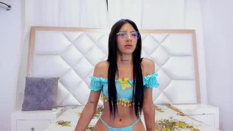 Snapshot of foxyhillx chatting on 10-26-25, 07:20 foxyhillx online show from 10-26-25, 07:20